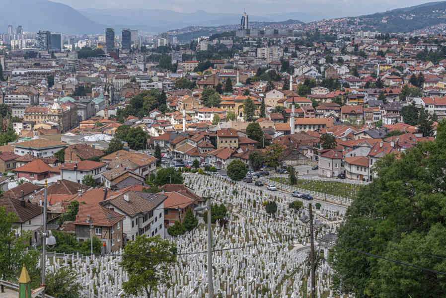 Bosnia y Herzegovina - Sarajevo 62 - cementerio conmemorativo de los Mártires de Kovaci